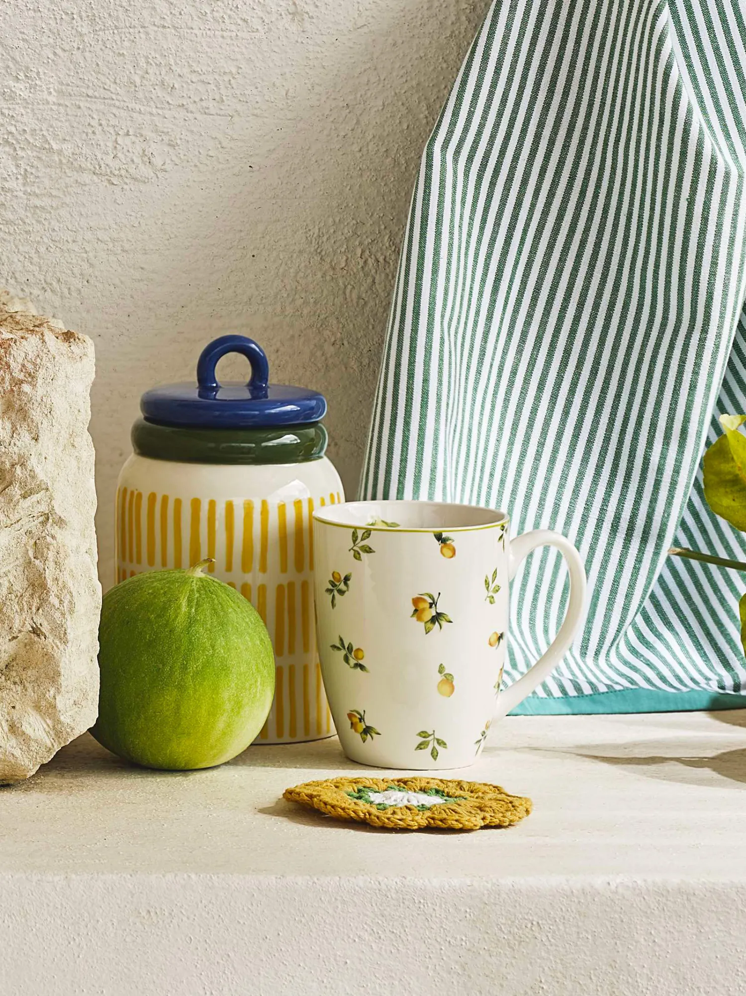 Barattolo in ceramica a righe