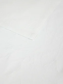 coincasa Copriletto con lavorazione tono su tono.